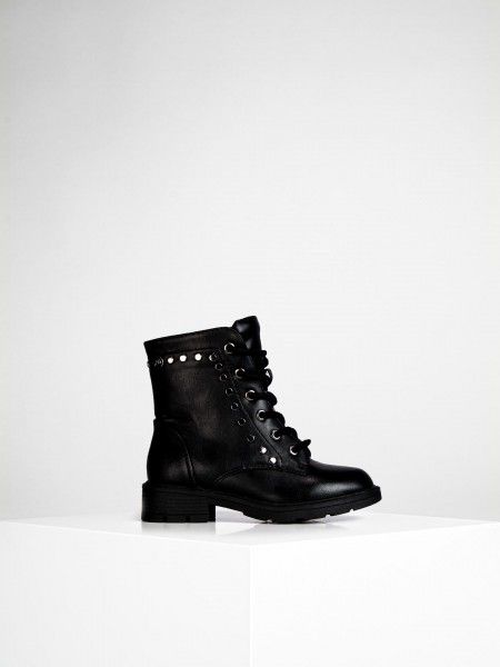 Combat boots com tachas