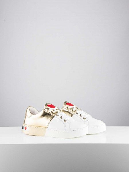 Sapatilhas casuais com efeito brilhante