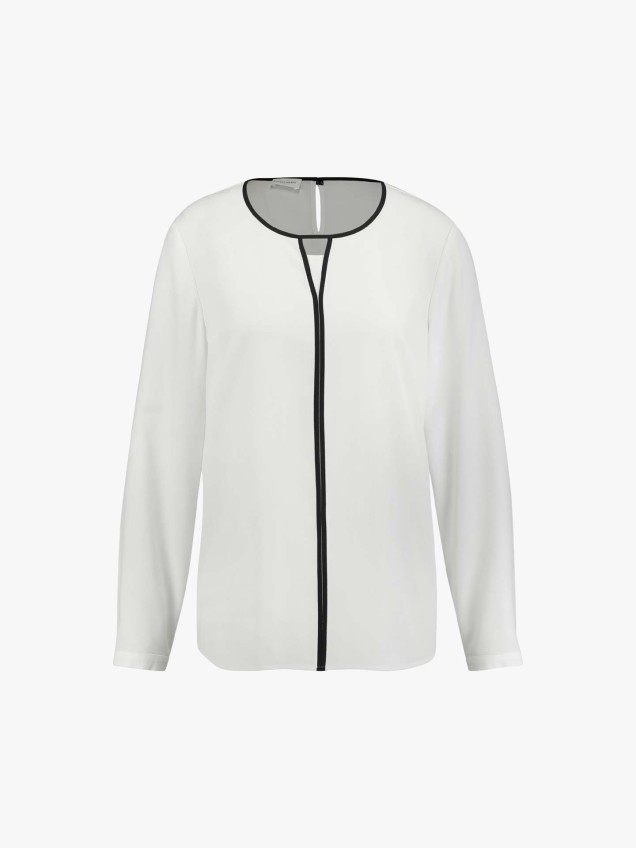 Blusa com abertura no peito