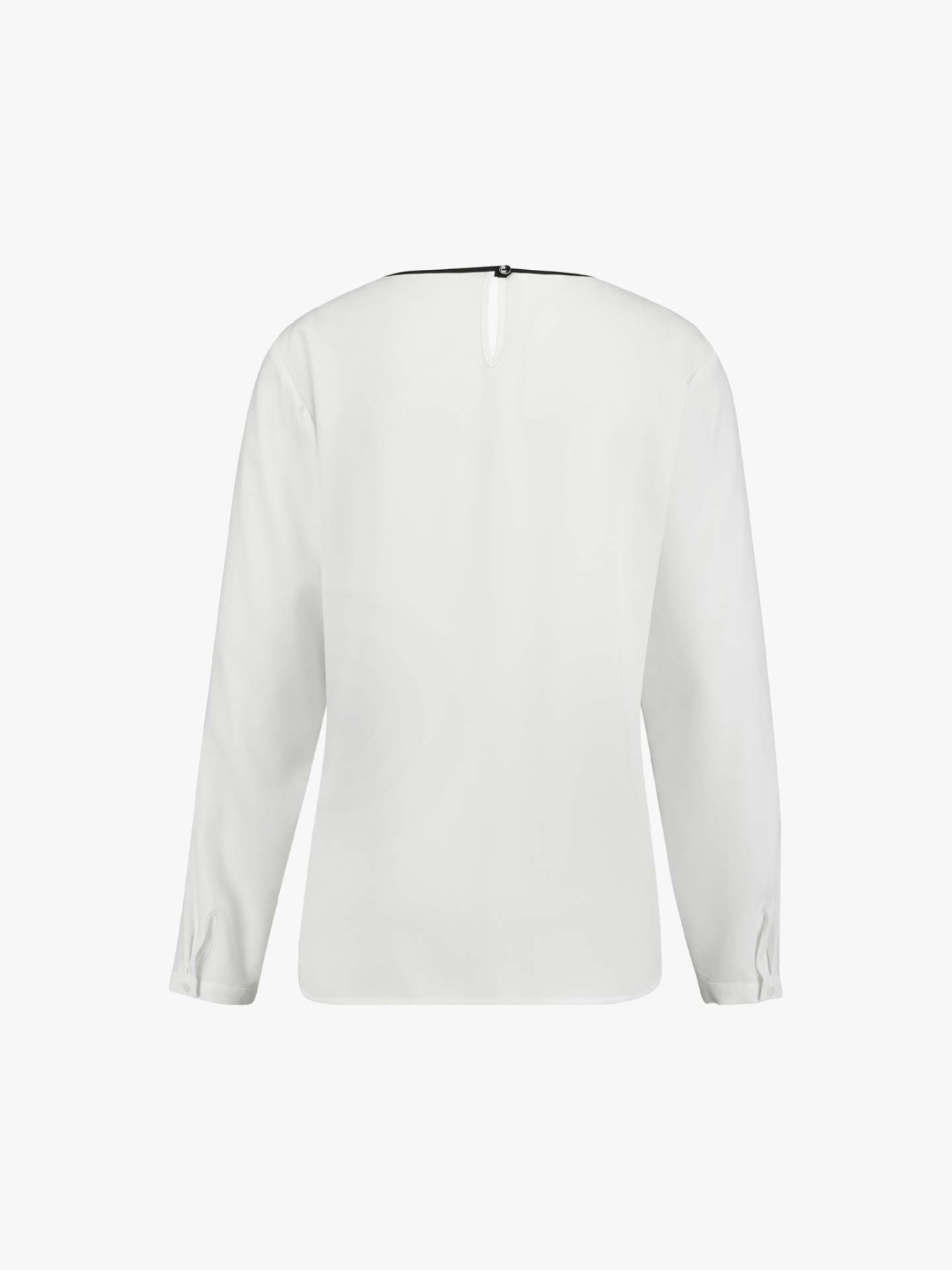 Blusa com abertura no peito