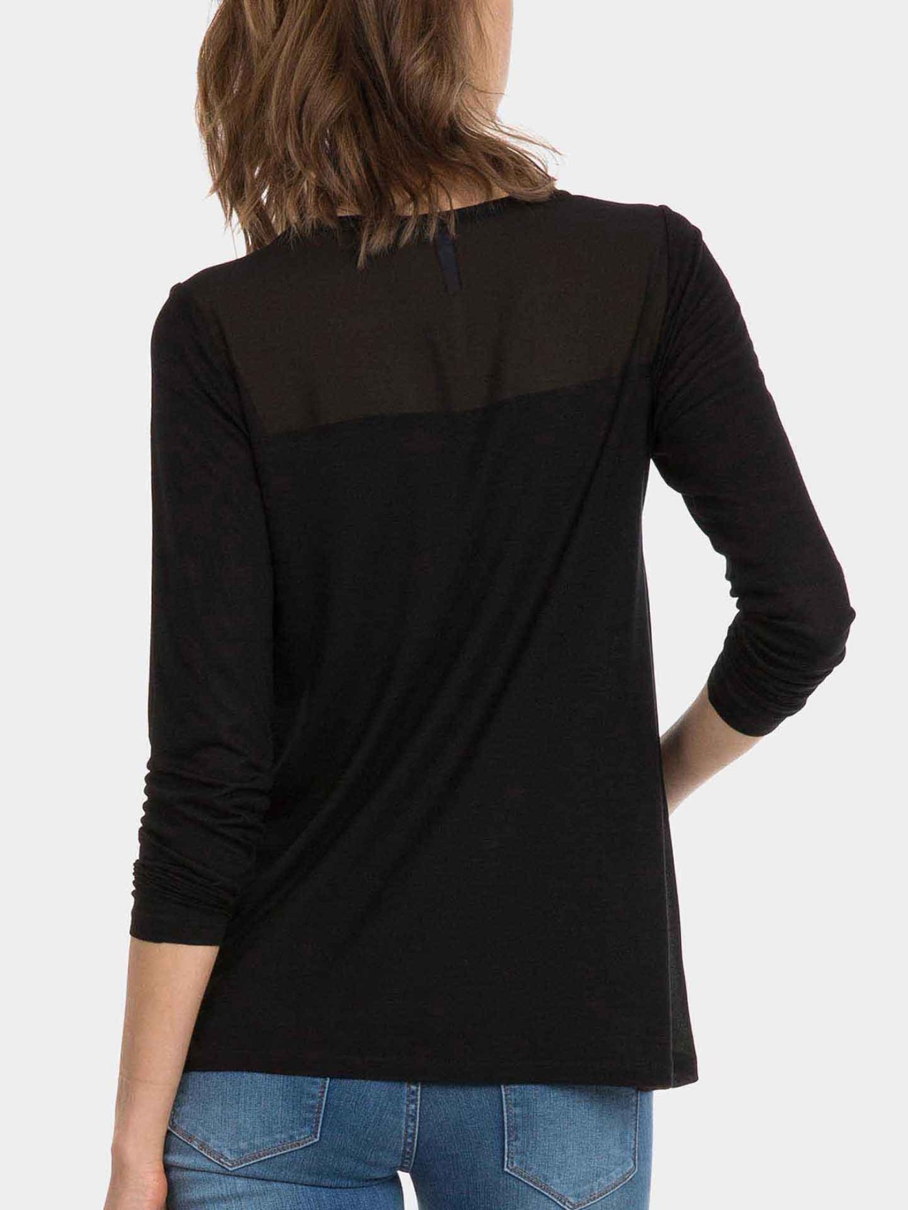 Camisola com leve transparência