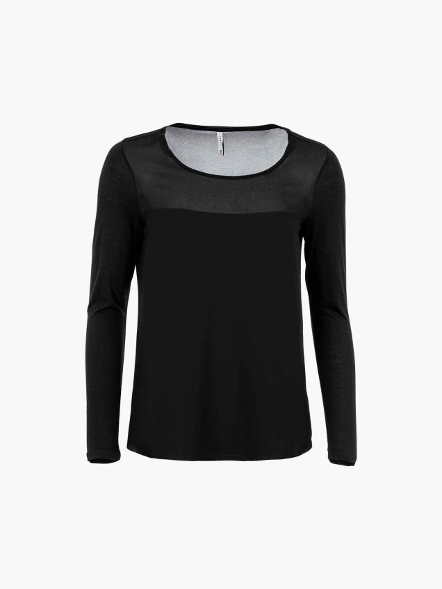 Camisola com leve transparência