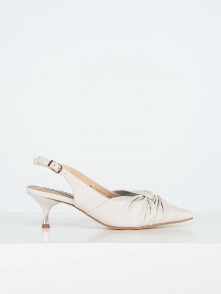 Sapatos de tac�o m�dio