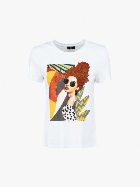 T-shirt estampada e brilhantes