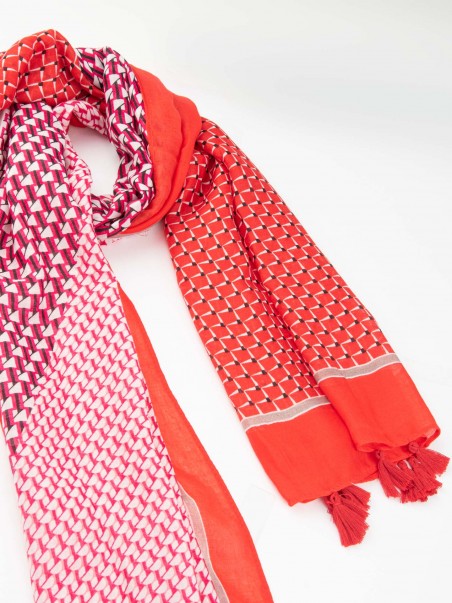 charpe estampada com borlas