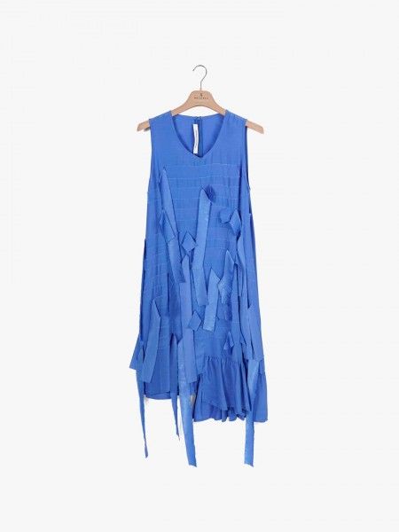 Vestido com faixas