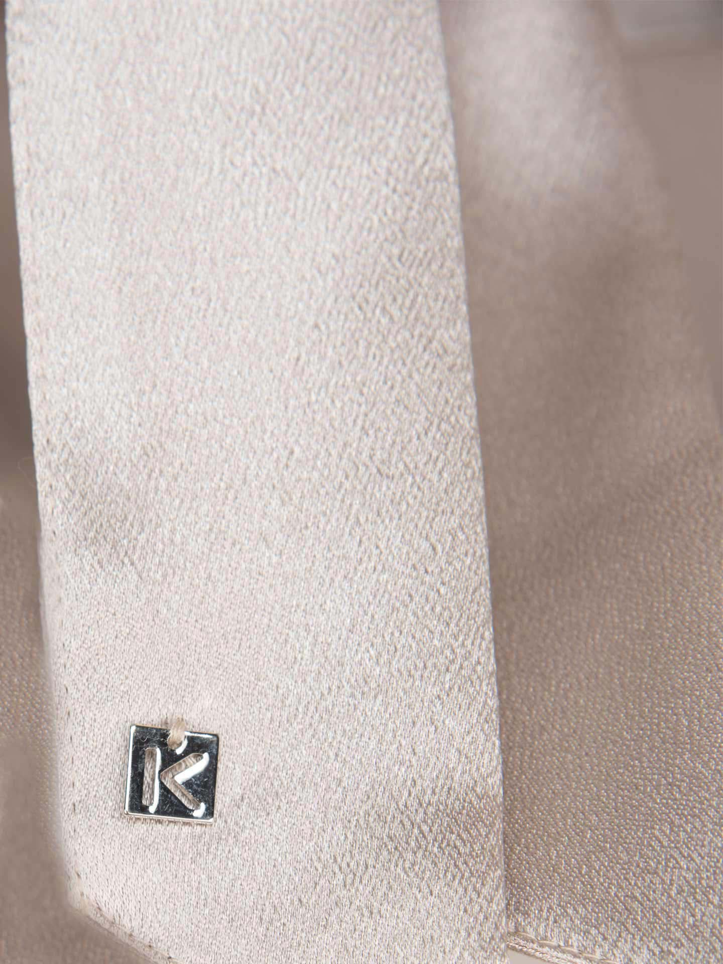 Blusa com laço nas costas