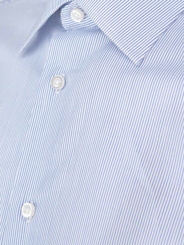 Camisa às riscas