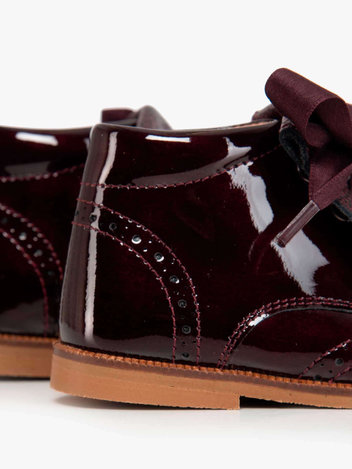 Botas Brogue com Laçada