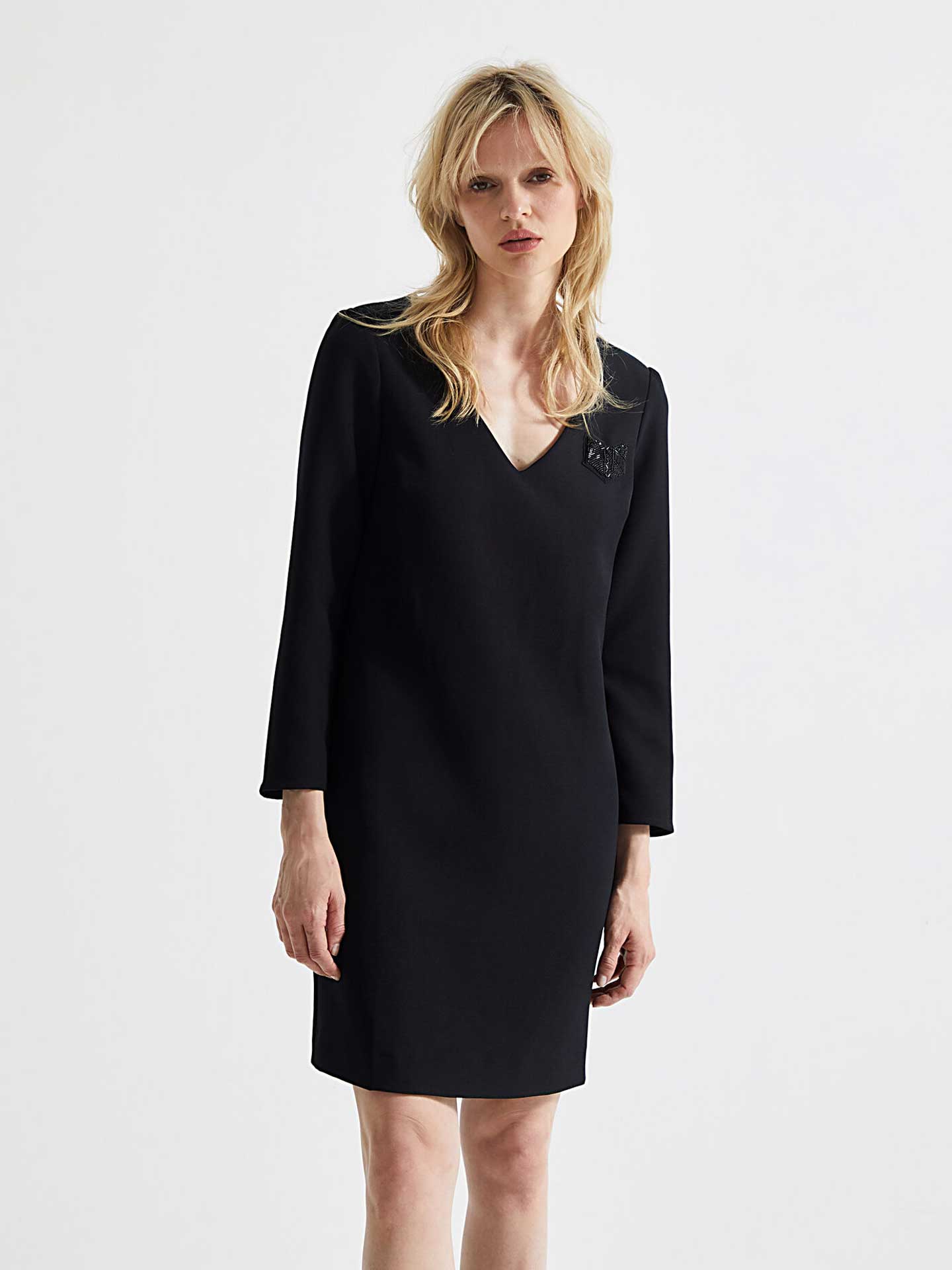 Vestido Curto com Aplicao