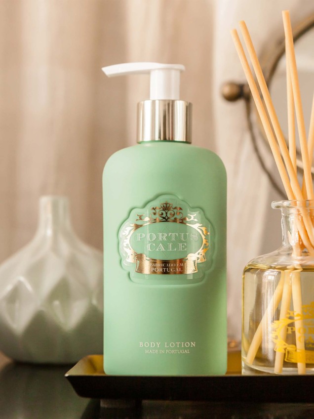 Loo Corporal Portus Cale White Crane