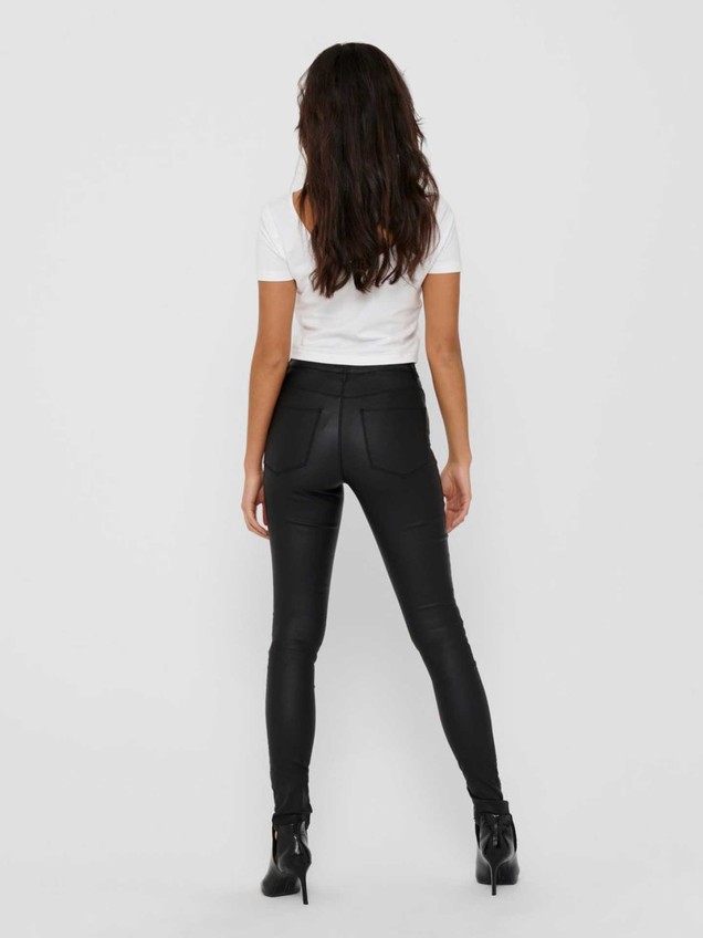 Calças Efeito Pele Slim Fit