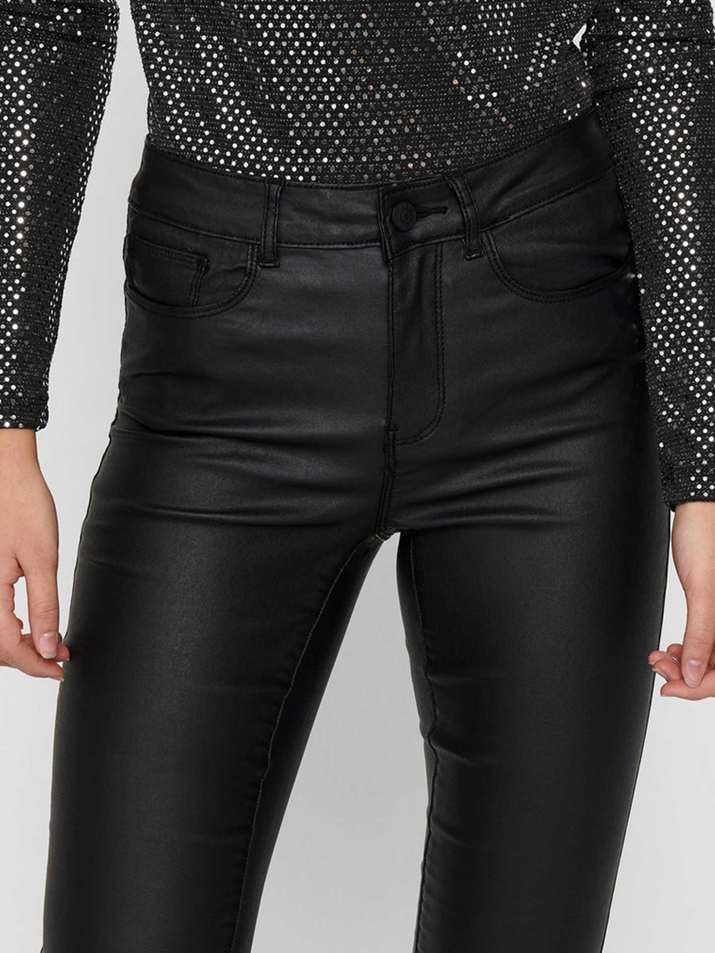 Calças Efeito Pele Slim Fit