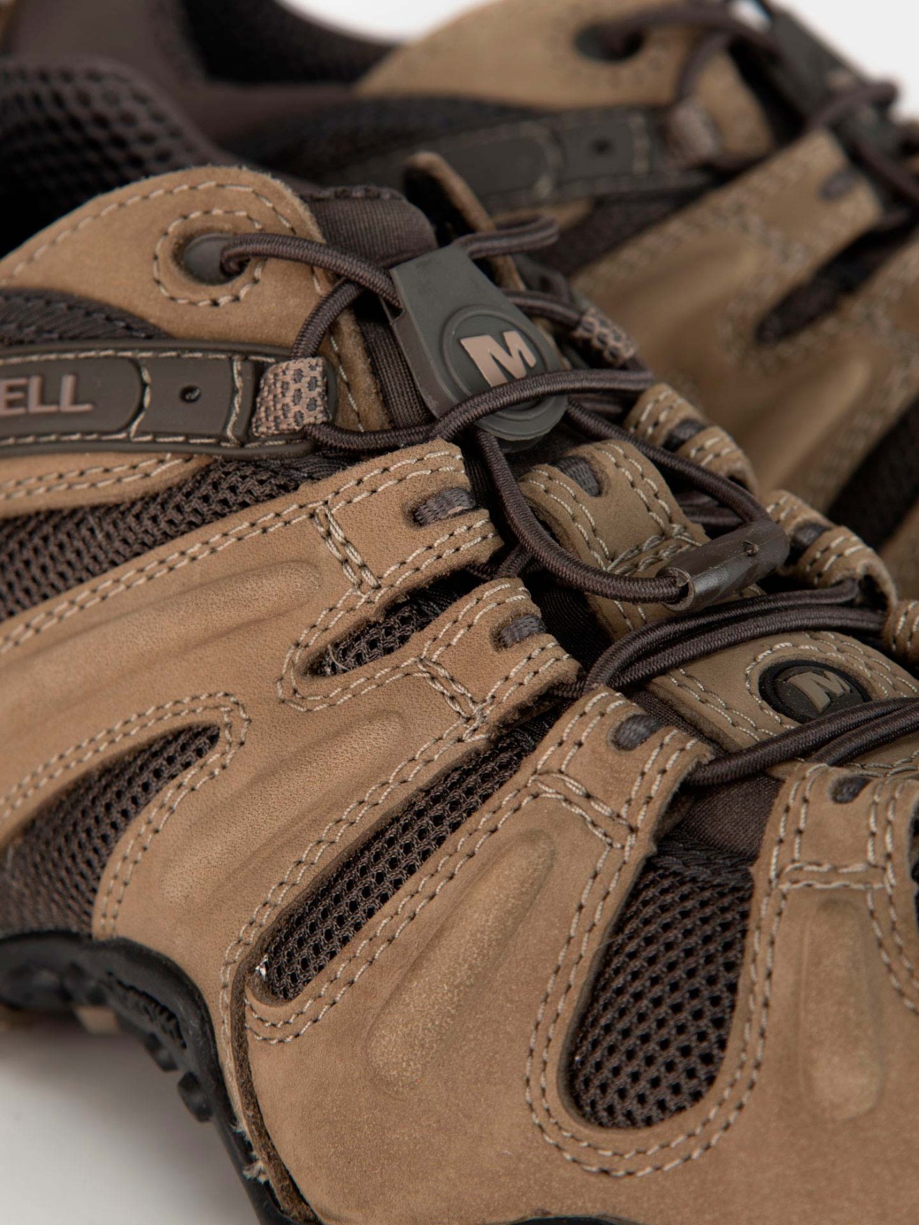 Sapatos desportivos em malha