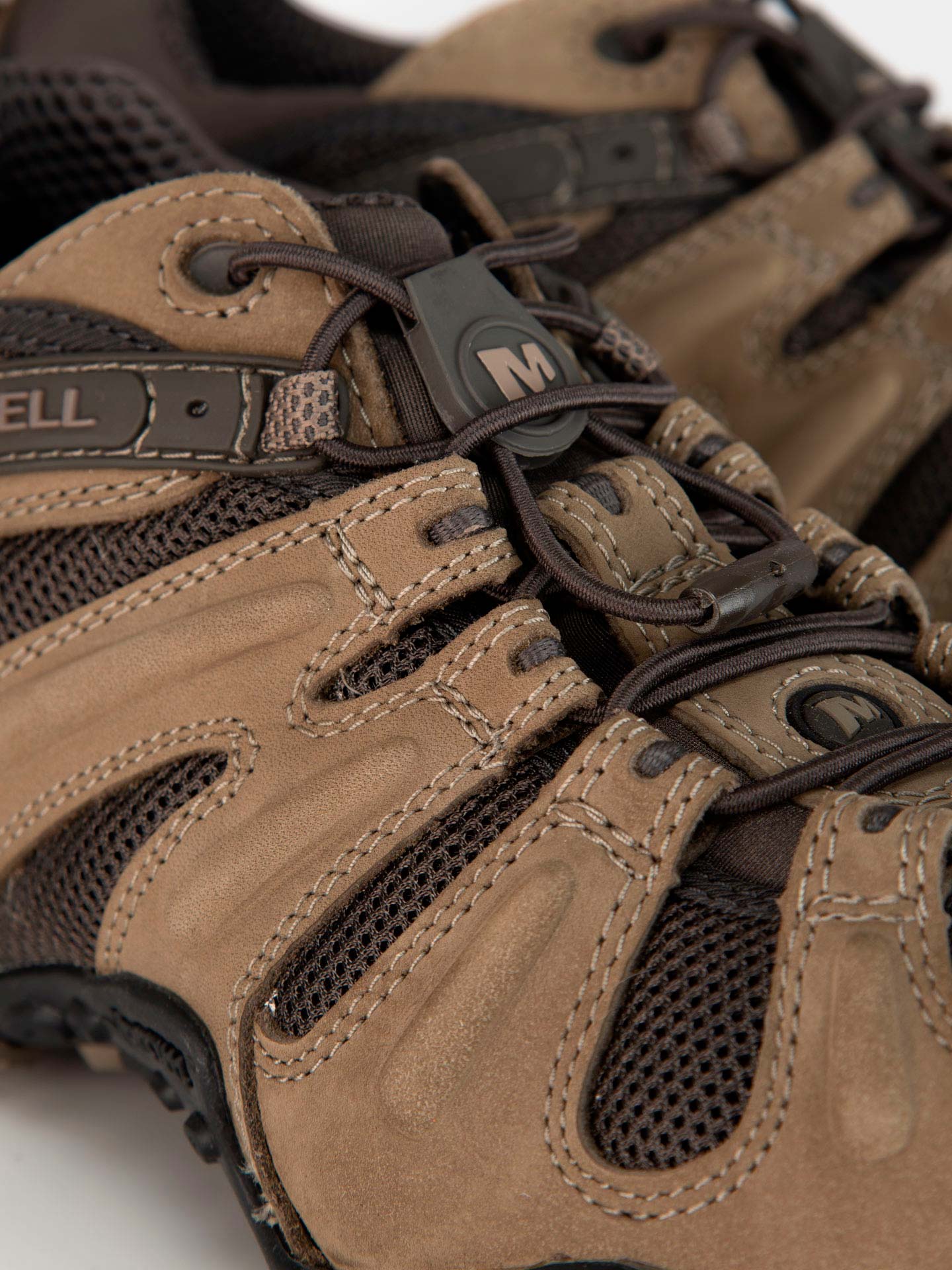 Sapatos desportivos em malha