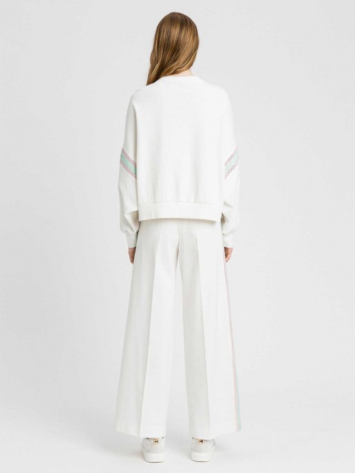 Sweatshirt com Aplicaes