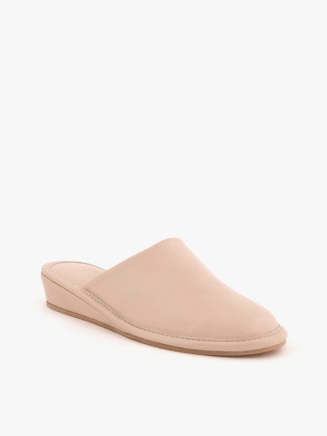 Chinelos de Casa em Pele com Salto