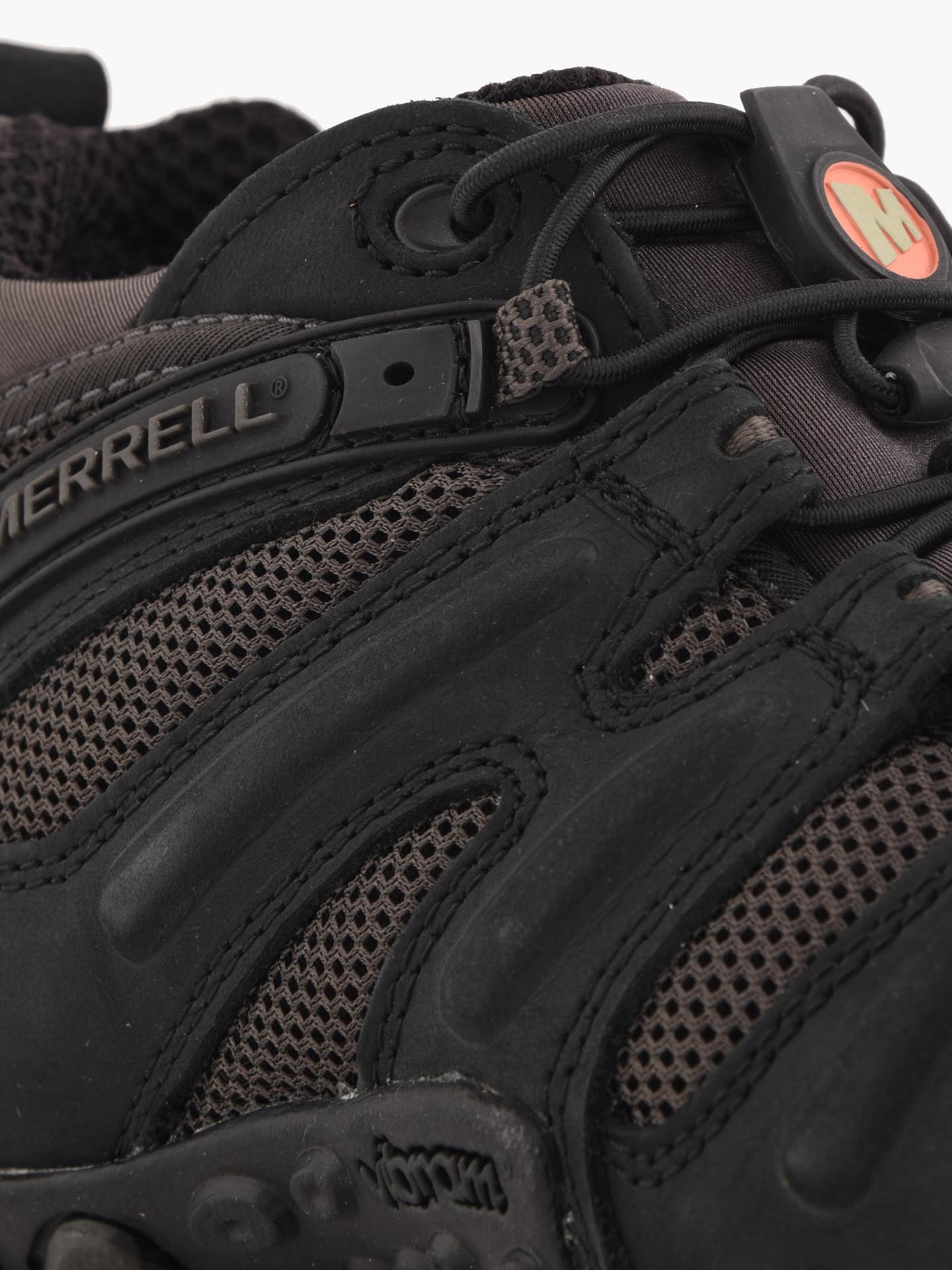 Sapatos desportivos em malha