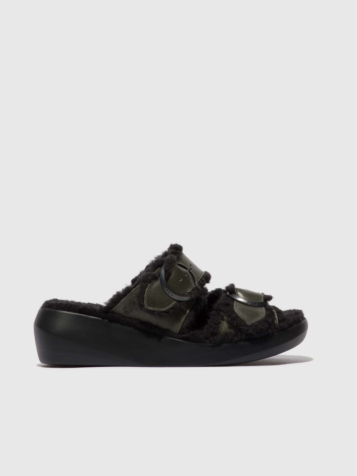 Sandlias Slip-On com Fivelas