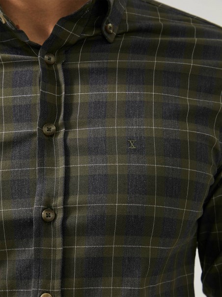 Camisa slim fit em padrão de xadrez Decenio