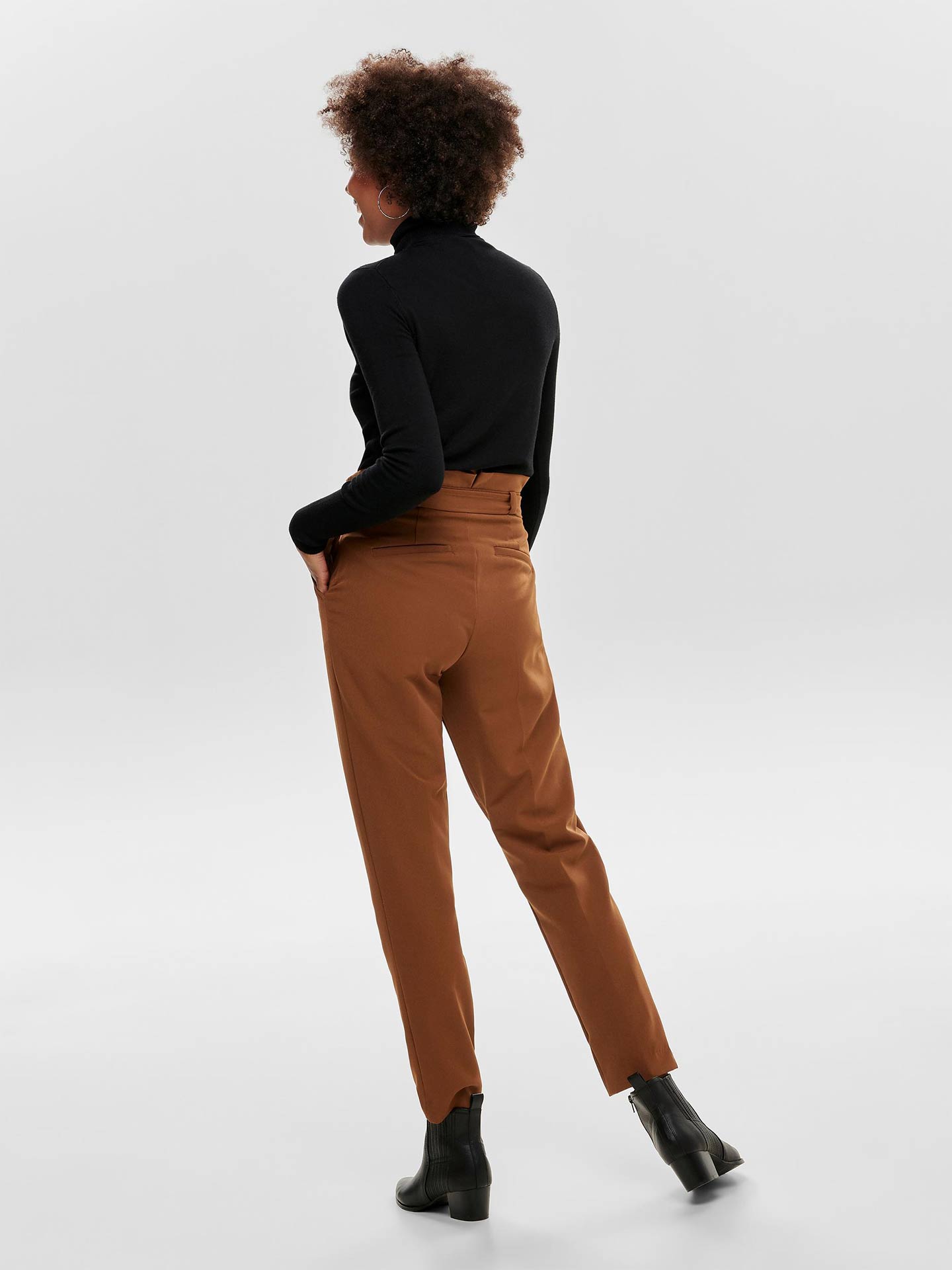 Camisola de gola alta básica