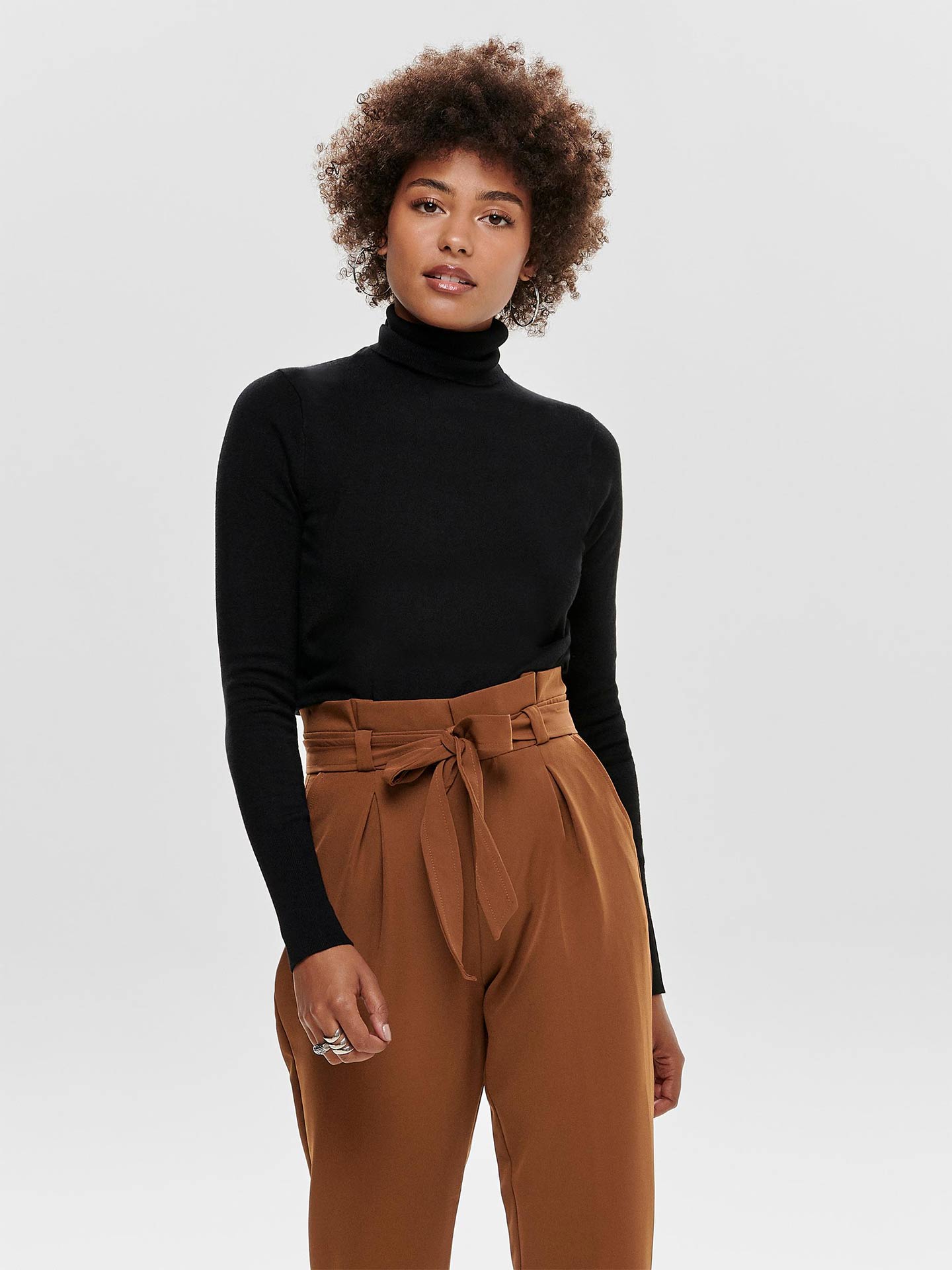 Camisola de gola alta básica