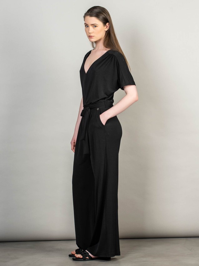 Macacão com laço na cintura