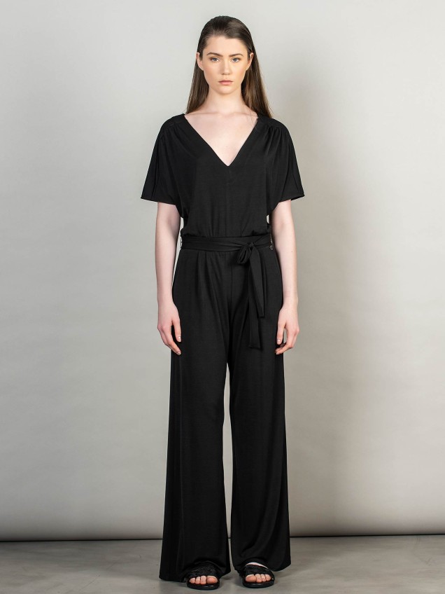 Macacão com laço na cintura