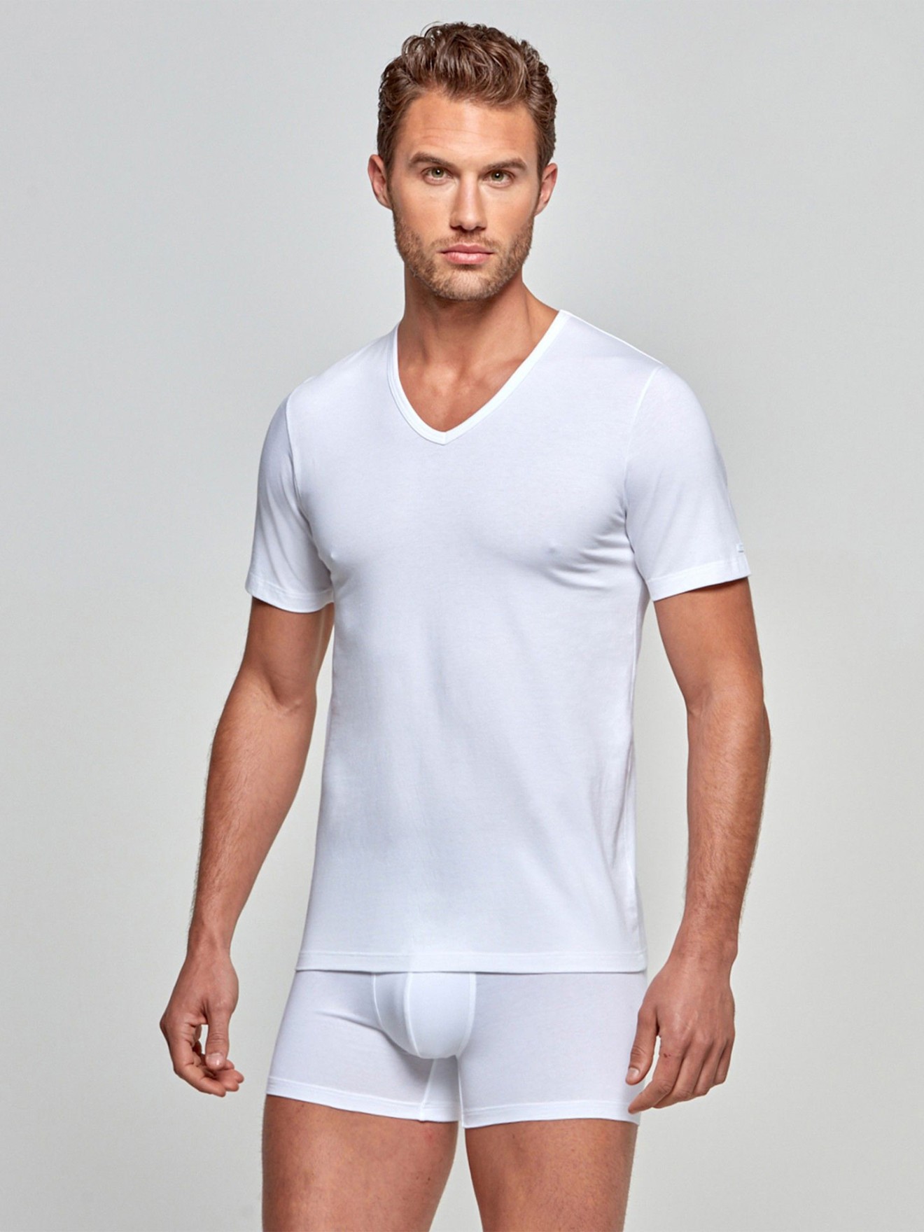 T-shirt de decote em V