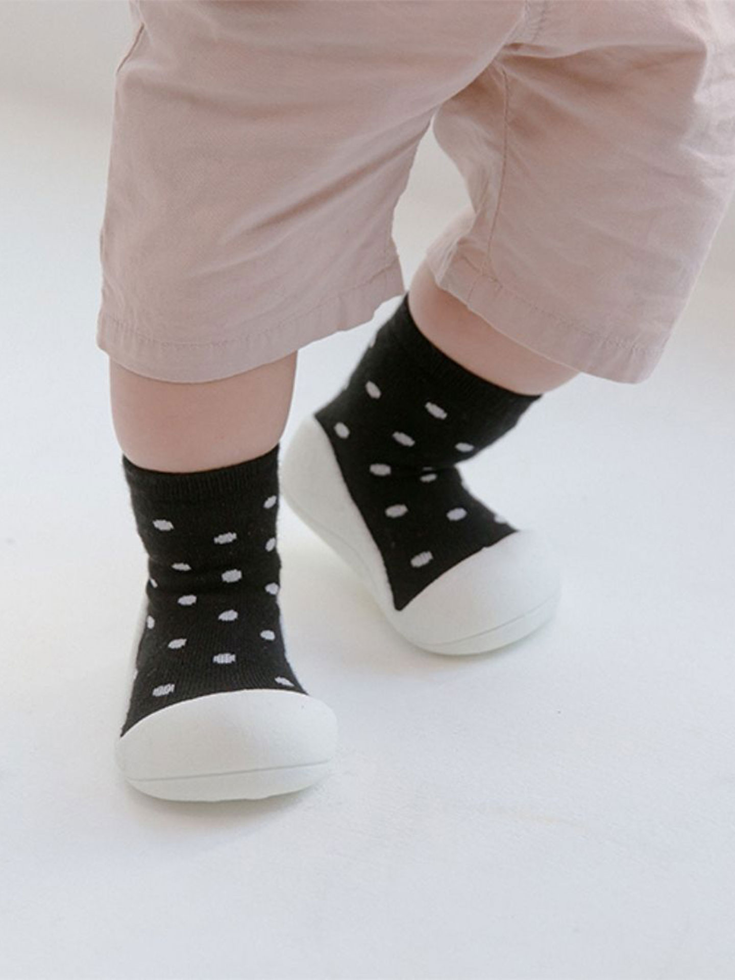 Sapato de bebé às riscas