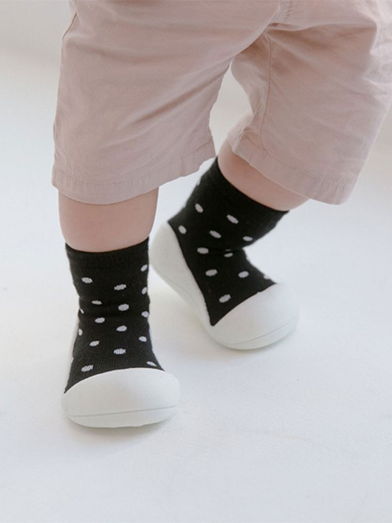 Sapato de bebé às riscas