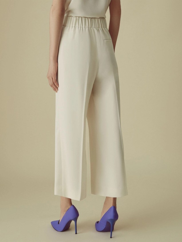 Calças Cropped Fit