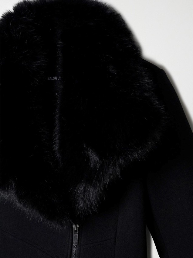 Casaco com Gola de Pelo