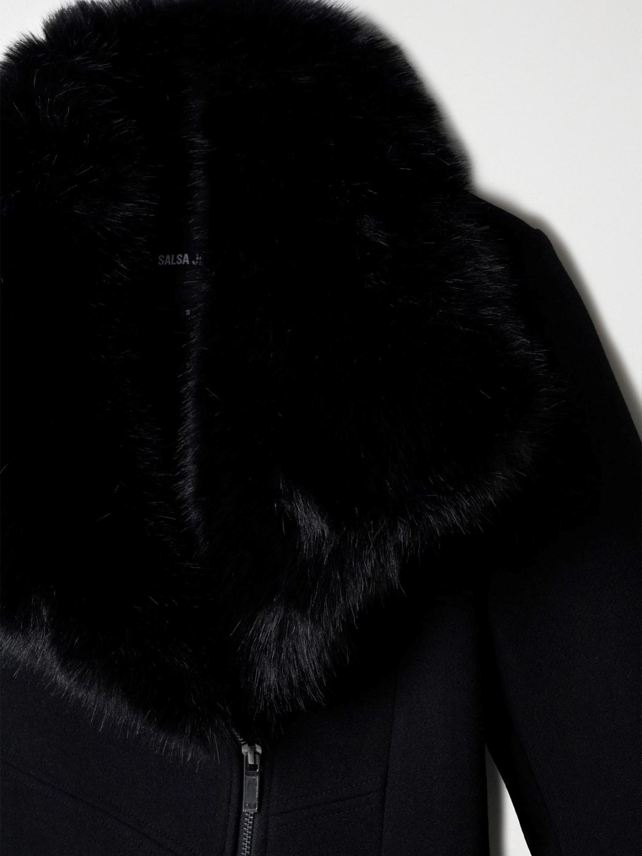 Casaco com Gola de Pelo