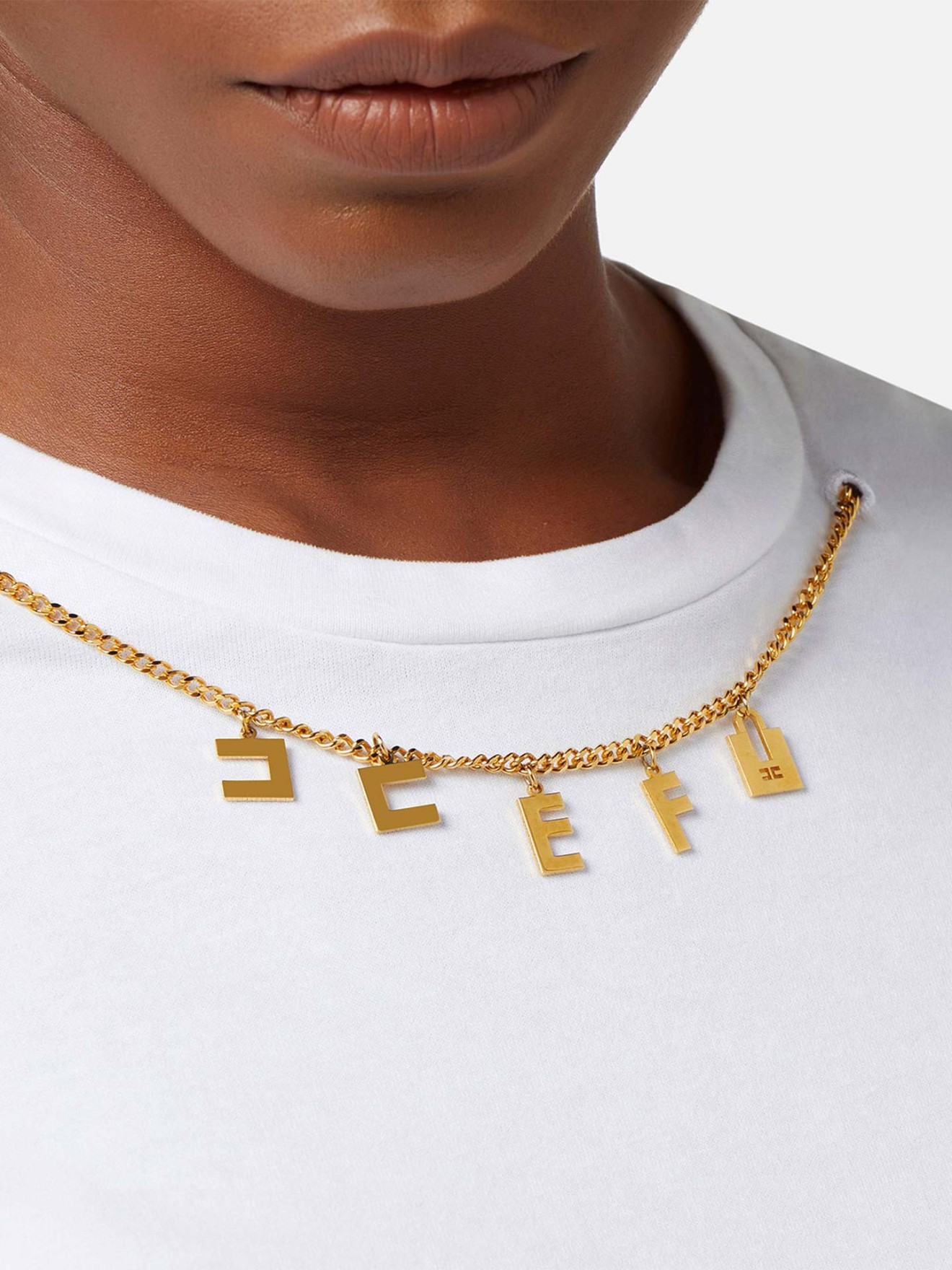 T-Shirt com Corrente