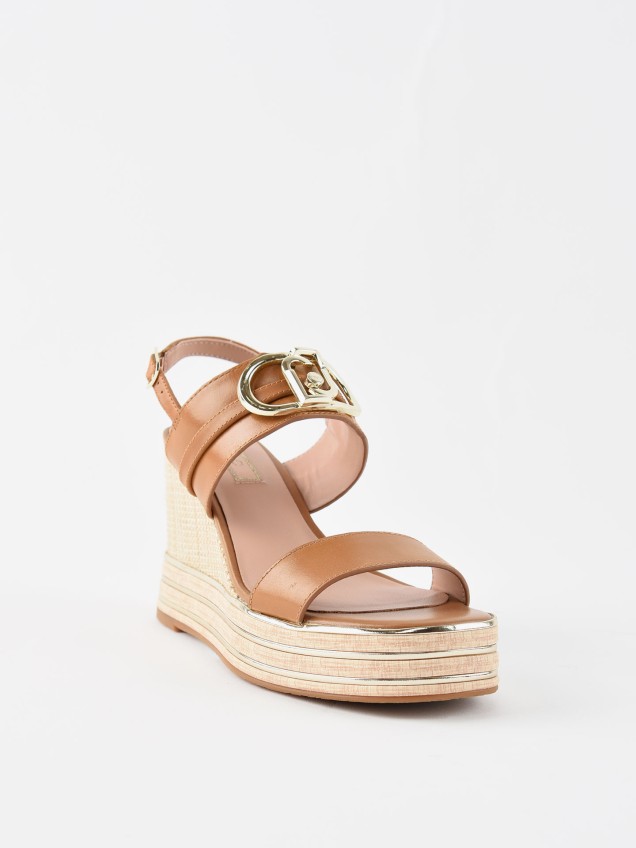 Sandálias com Cunha