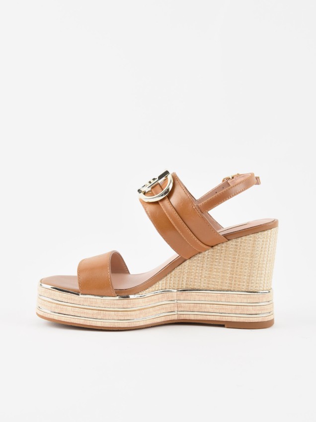 Sandálias com Cunha