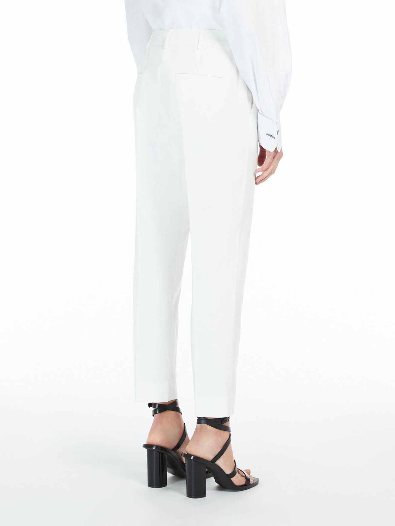 Calças Cropped Fit