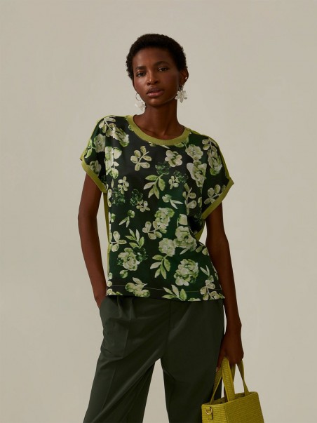 T-Shirt com Padro Floral