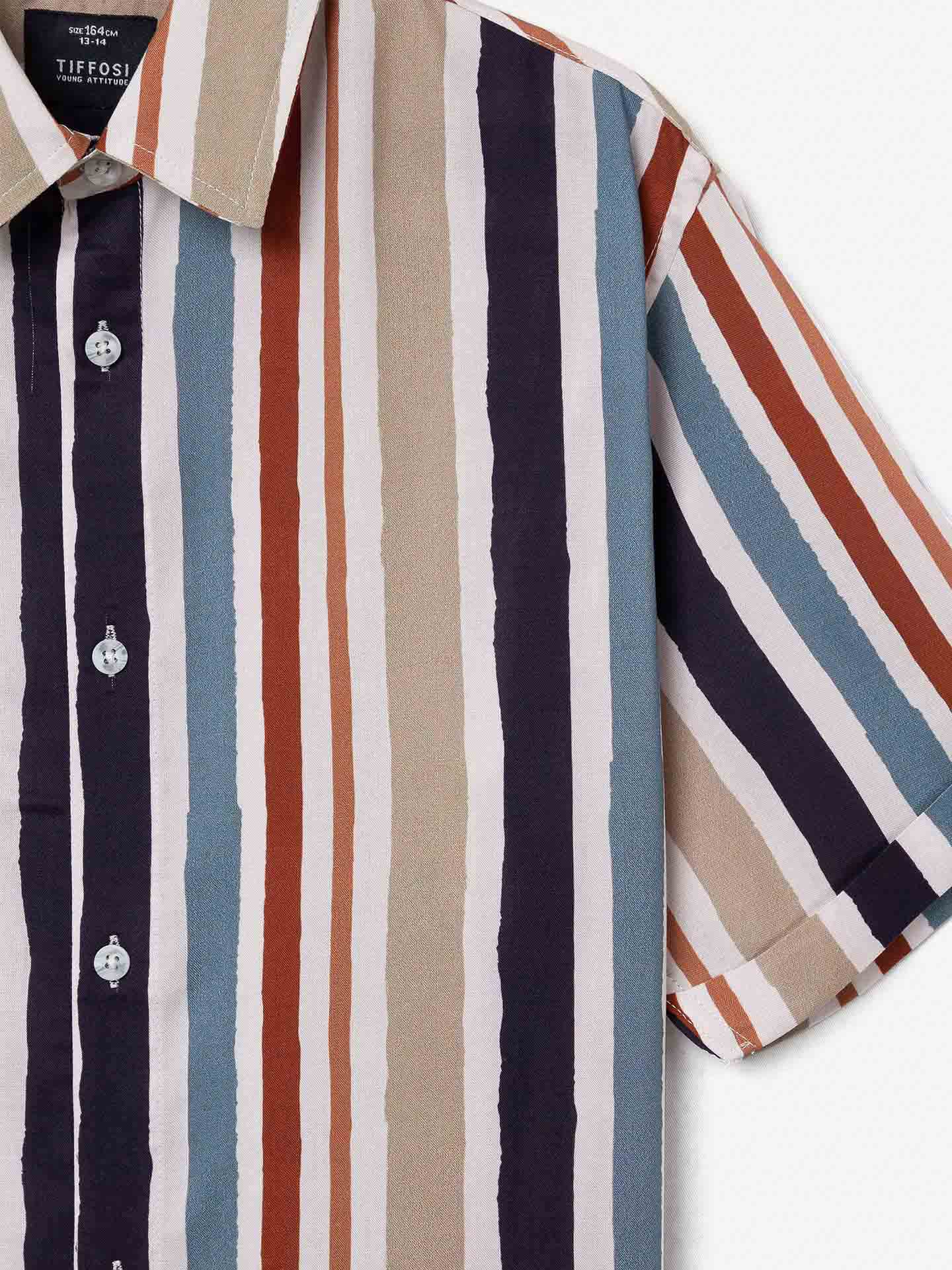 Camisa às Riscas