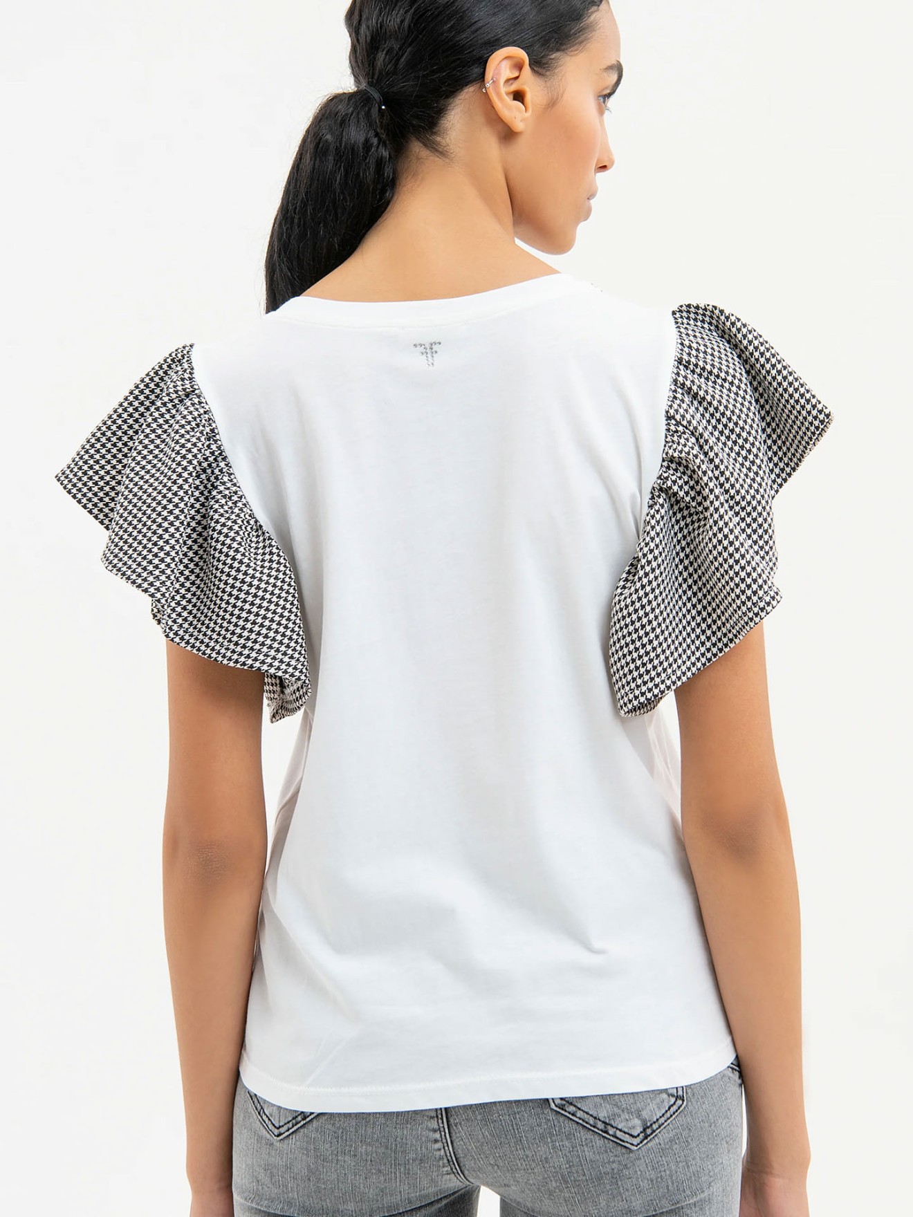 T-Shirt com Folho nas Mangas