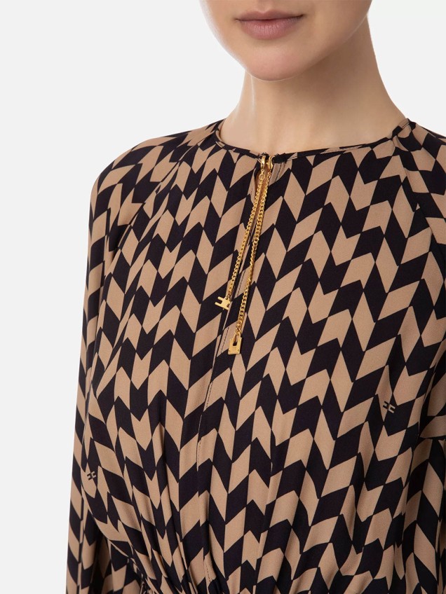 Vestido com Padrão