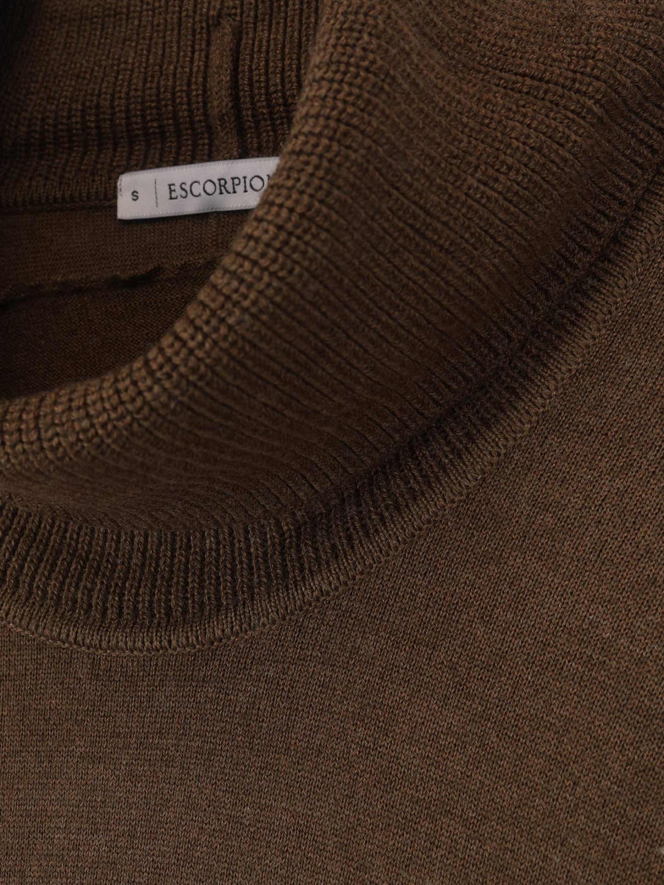 Camisola de Gola Alta em L�