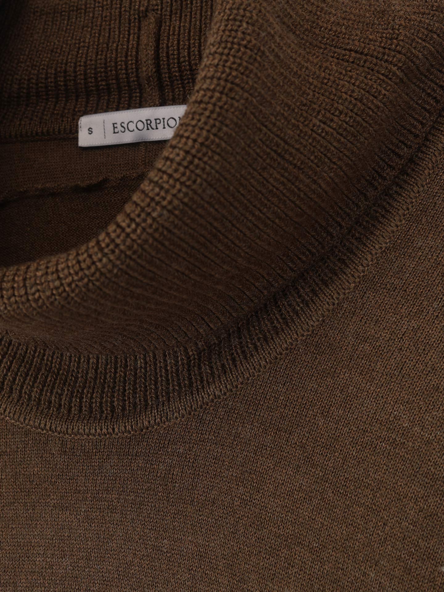 Camisola de Gola Alta em Lã