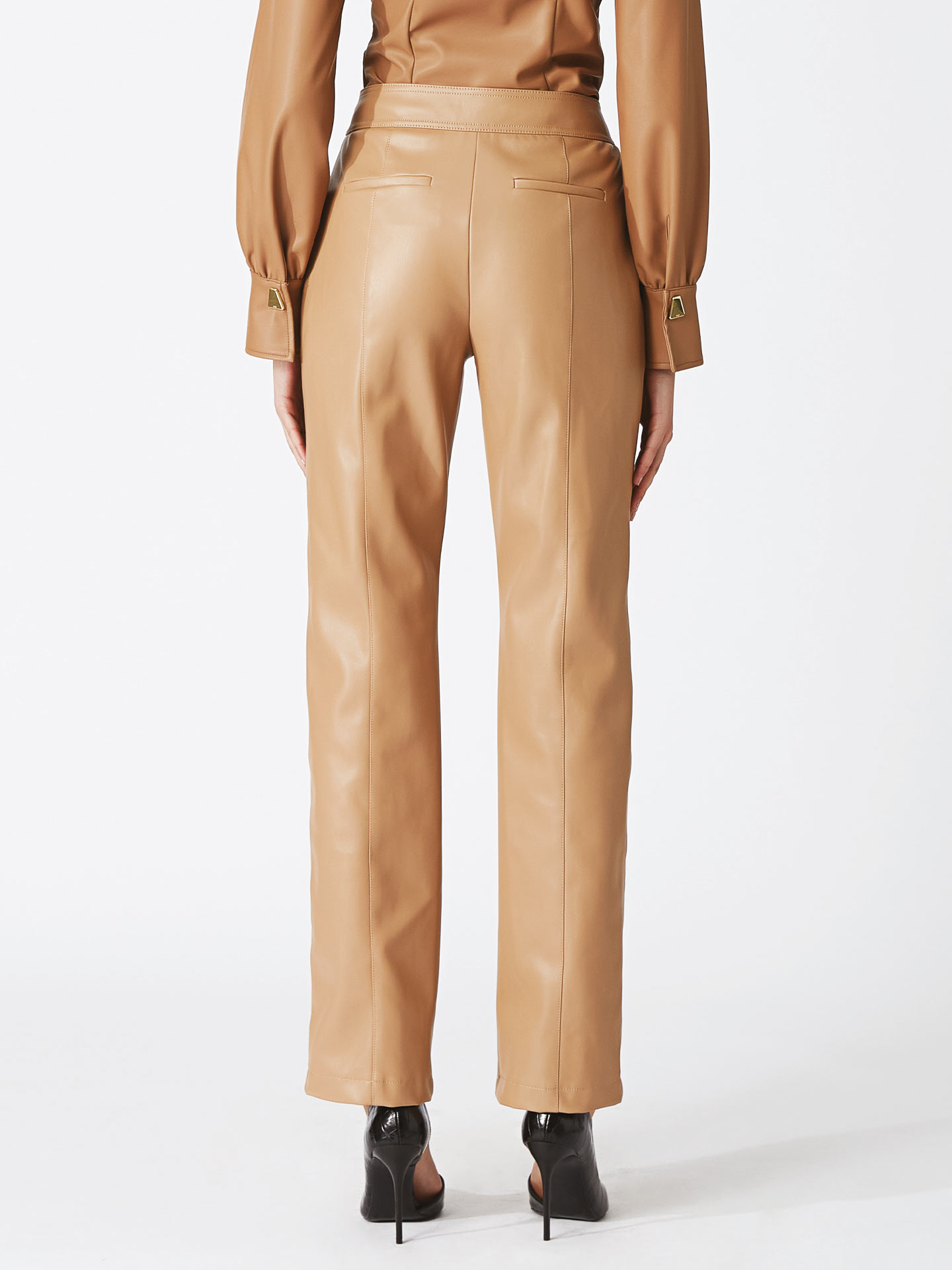 Calças Straight Fit