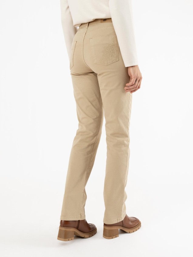 Calças Straight Fit