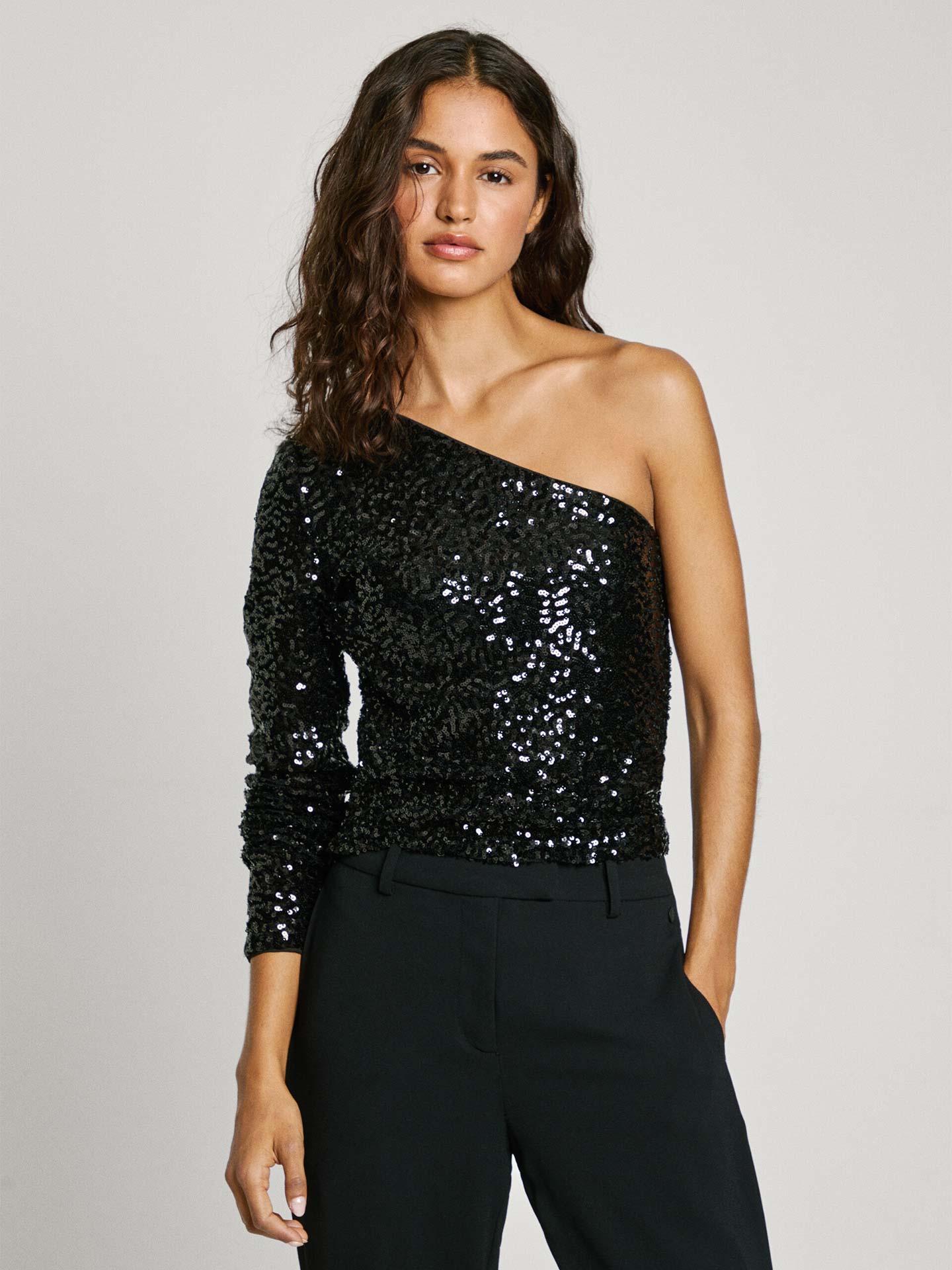 Top Assimétrico Com Lantejoulas