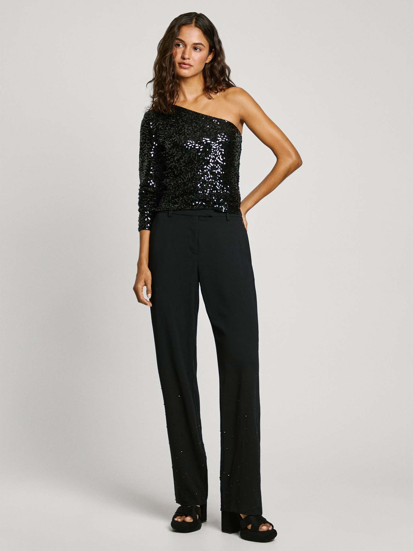 Top Assimétrico Com Lantejoulas