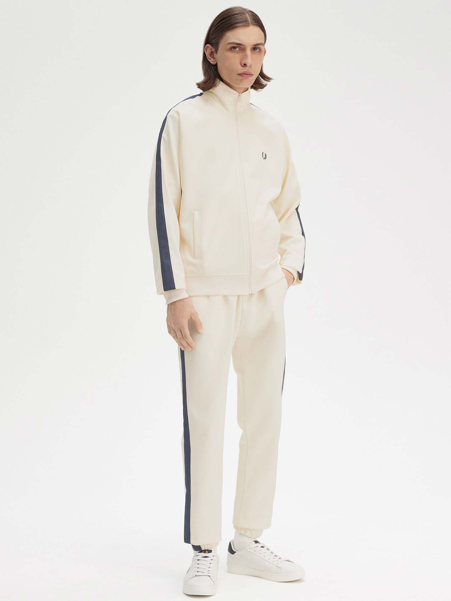 Casaco Contrast Tape Track