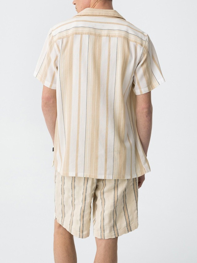 Camisa às Riscas
